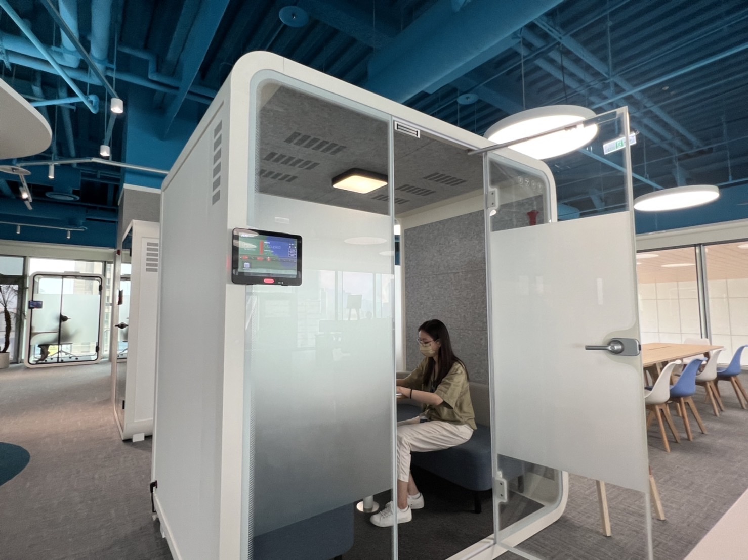 BBIN宝盈高雄據點的智慧行動辦公艙，展現BBIN宝盈在面板以外的研發應用軟實力